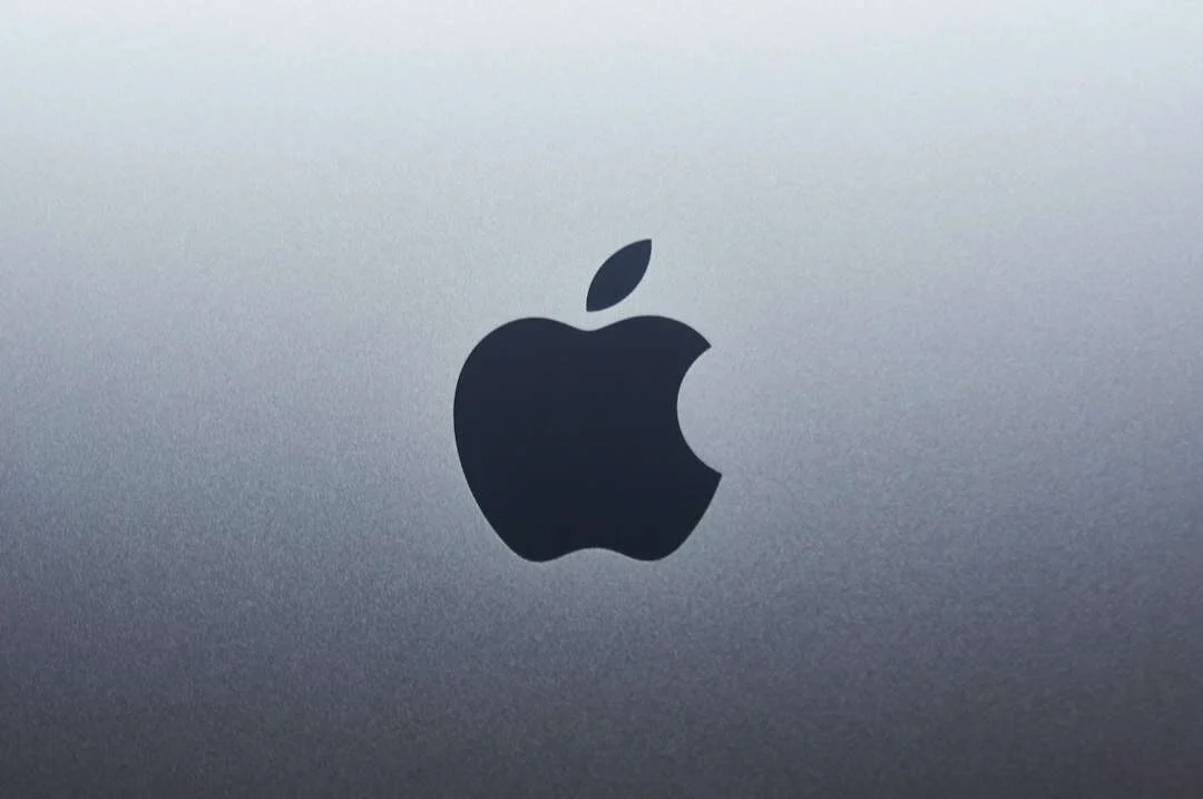 MacBook Pro no enciende: reparación en Logroño 1 MacBook Pro cerrado con el logo apagado, MacBook Pro que no enciende
