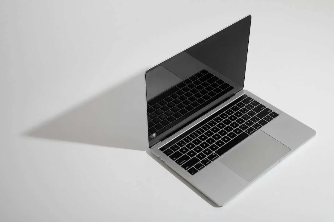 Actualizar macOS en Mac no compatibles 1 MacBook Pro antiguo con macOS actualizado